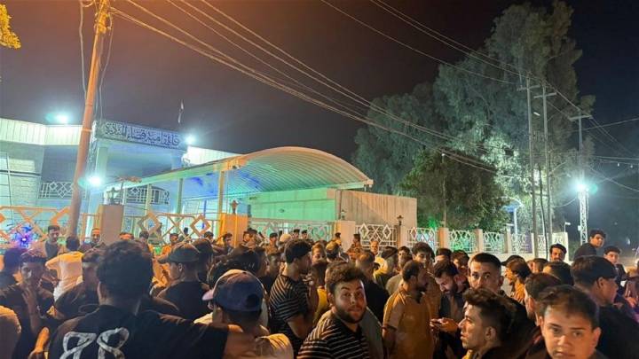 متظاهرو النجف يطالبون بإقالة قائمقام المناذرة